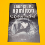 Laurell K. Hamilton: Isteni ​vétkek (Merry Gentry 8.)