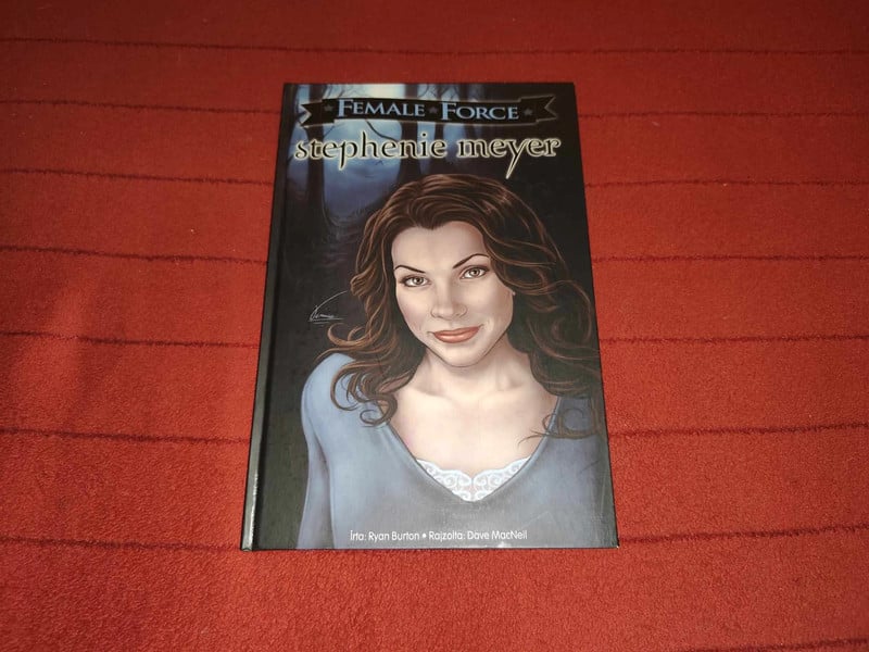 Female Force – Stephenie Meyer